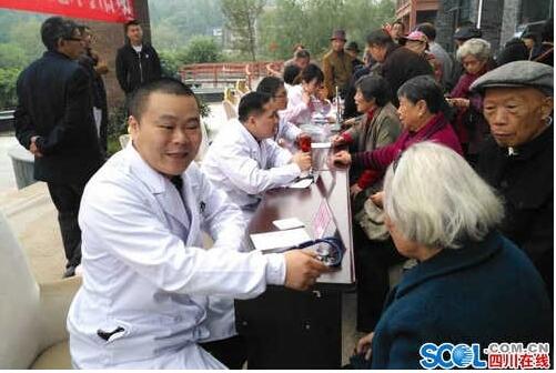 世界上的另一个我？医生撞脸岳云鹏 医生圈内非著名相声演员