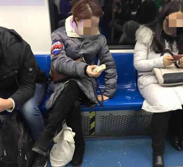 快讯！转战北京的“上海凤爪女”被北京警方行拘了