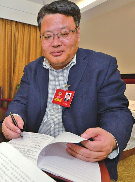 让法治增添城市文明底色——访市政协委员李卫国