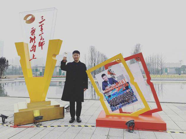 杜海涛喜获湖南卫视最佳员工 何炅：你值得最佳