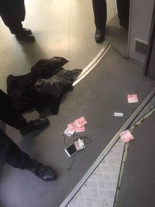 乘客醉酒闹事遭拒载骑飞机踹飞机 被处以拘留八日