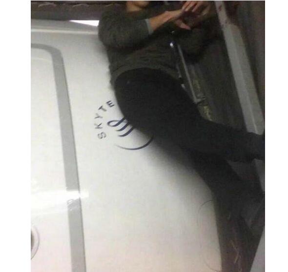 醉相百出！骑飞机踹飞机悲剧了！醉酒旅客能否上飞机有没有标准