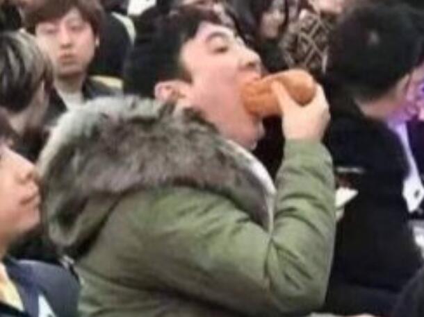 王思聪限定热狗什么梗?记得把王校长拍好看点!