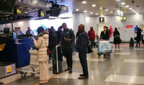 航班信息被曝光?伊哈洛加盟申花 伊哈洛昨日下午抵达虹桥机场