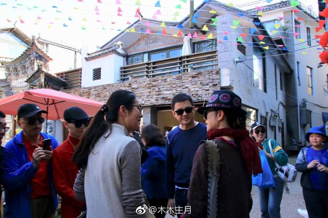 又见回忆杀！李亚鹏杨丽萍同框 两人曾合作03版的《射雕英雄传》