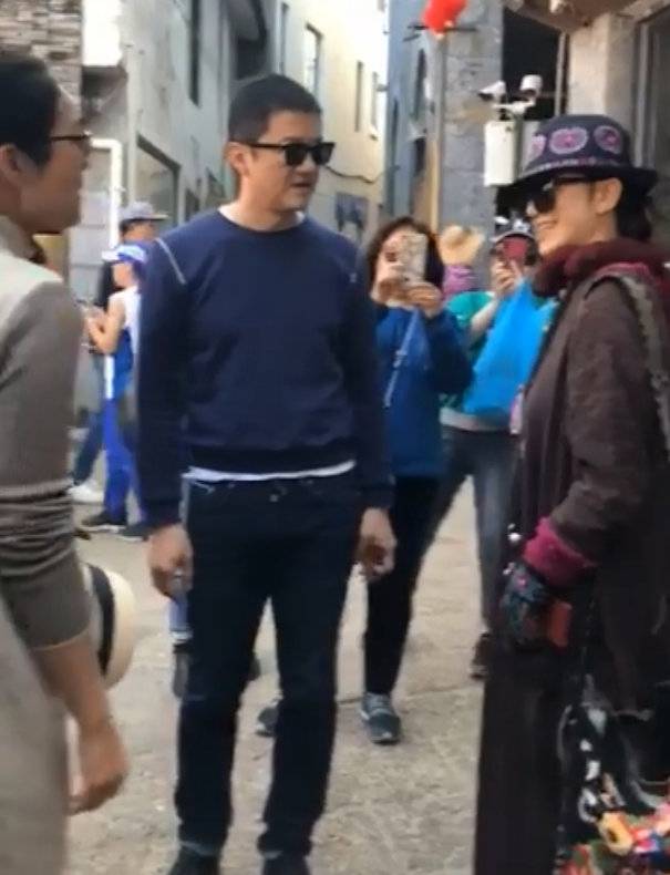 又见回忆杀！李亚鹏杨丽萍同框 两人曾合作03版的《射雕英雄传》