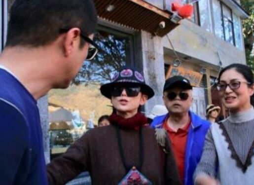 李亚鹏杨丽萍同框是什么情况？李亚鹏为什么在大理遇见了杨丽萍？