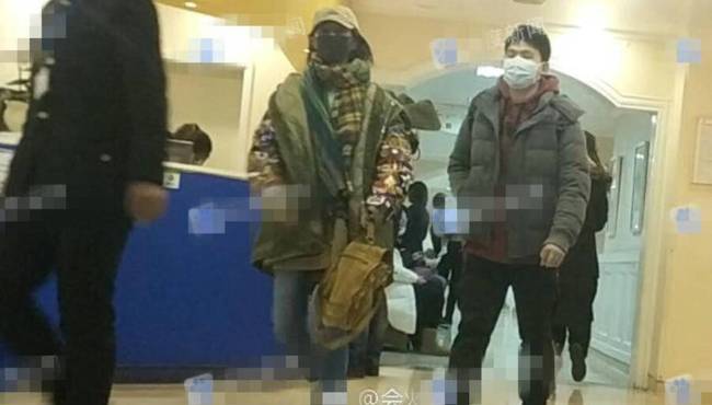 什么情况？白百何现身妇产科 和小男友呆了两个多小时才回家