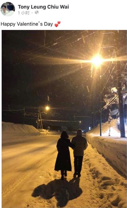 梁朝伟罕见秀恩爱 路灯下的身影显得格外温馨与浪漫