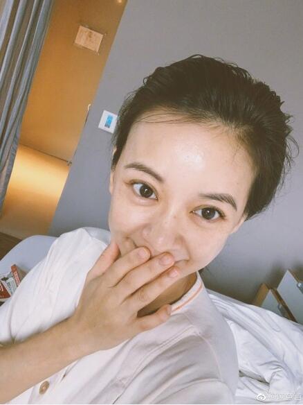 陈意涵产后首照 素颜9连拍头发亮了