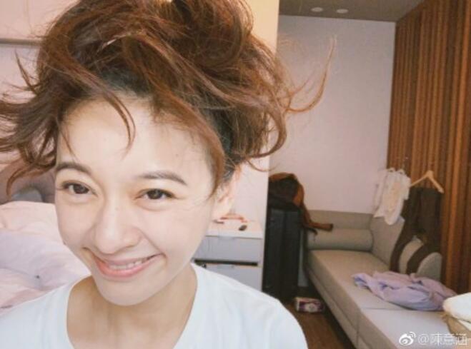 陈意涵产后首照 素颜9连拍头发亮了