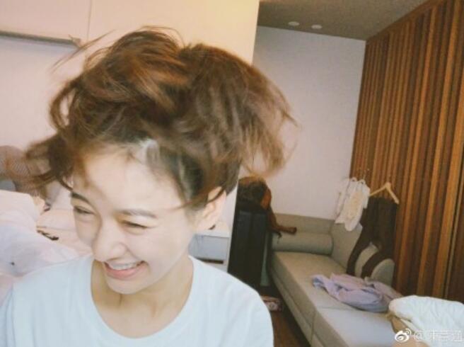 陈意涵产后首照 素颜9连拍头发亮了