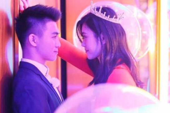 何猷君奚梦瑶吻别 该不会又是节目效果吧? 