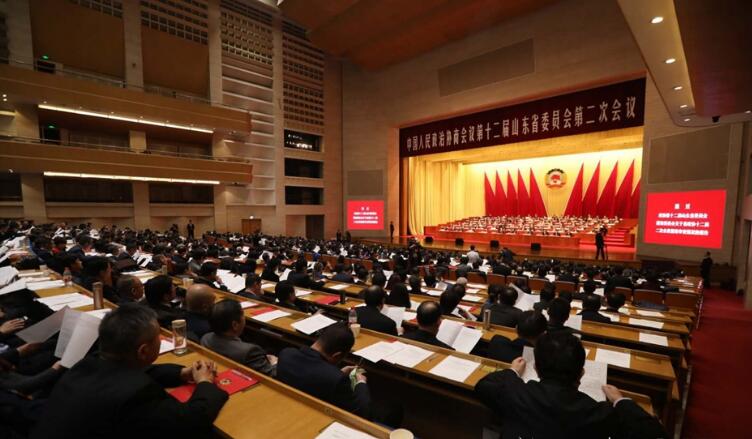 山东省政协十二届二次会议闭幕