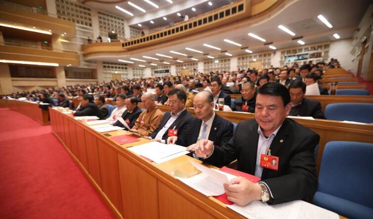 山东省政协十二届二次会议闭幕