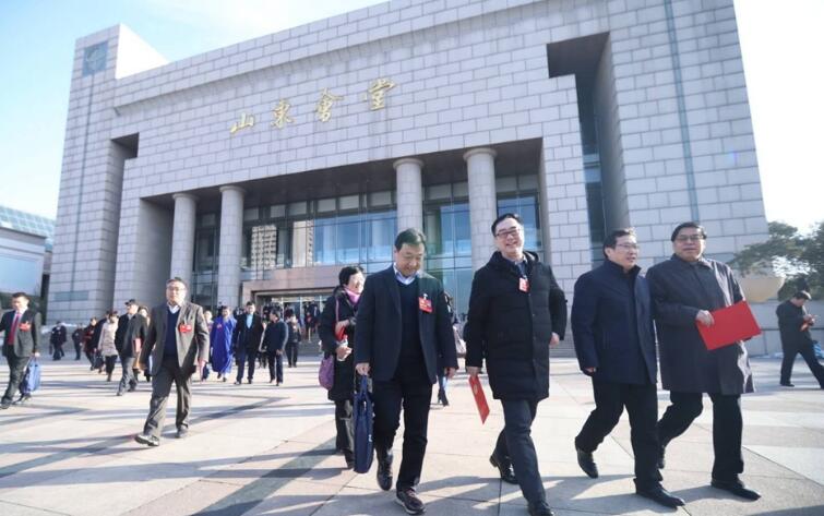 山东省政协十二届二次会议闭幕