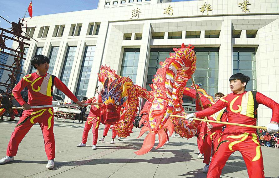 市第16届春节民族文化艺术展演举行 民间扮玩年味儿浓