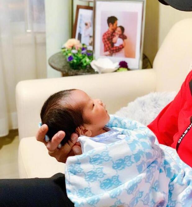 郑嘉颖首晒儿子 父爱浓浓溢于言表