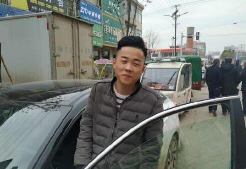 妇女上街给孩子买糖吃不慎剐蹭私家车 车主：你赔我一颗糖吧 