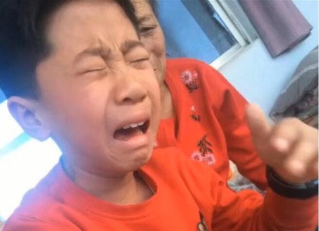 惊呆了!年度最惨小学生 热可擦是什么?隔着屏幕都能感觉到心疼