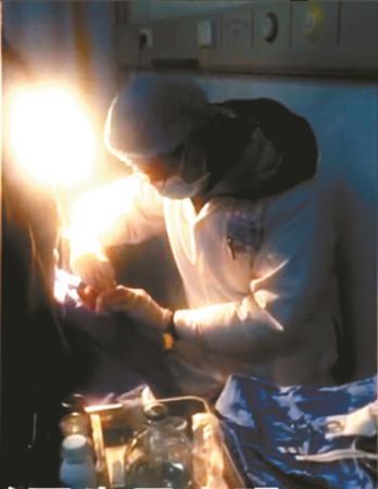 医生被殴打仍救治 还原“医生被患者打伤后仍为其缝针”始末