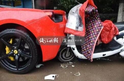 女学生骑车追尾法拉利 本尊回应了到底说了什么?