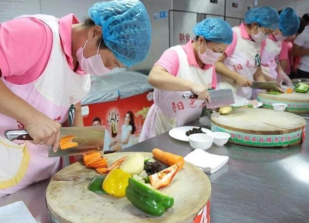 探索家政业“红黑榜”！全国人大代表卓长立建议获人社部回复