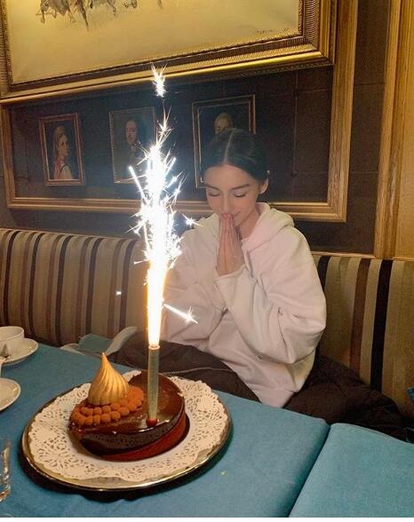 00:00亮了！黄晓明为杨颖庆生 中年男人的浪漫也是有点甜啊！