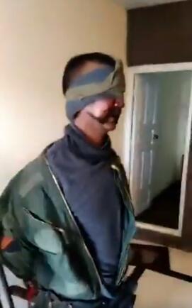 印被俘飞行员视频 这画风有点意外！