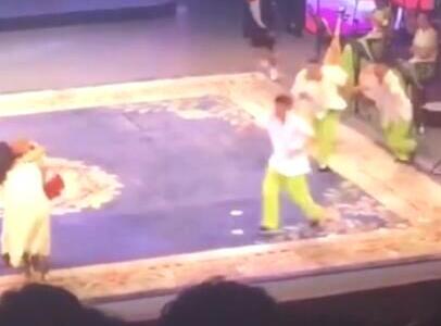 吓死宝宝了！赵本山遭粉丝强抱具体是什么情况？还原事发详情始末