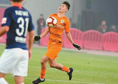 他是“百万学霸”他是“名宿之子” 鲁能两名U23小将同日完成中超首秀 