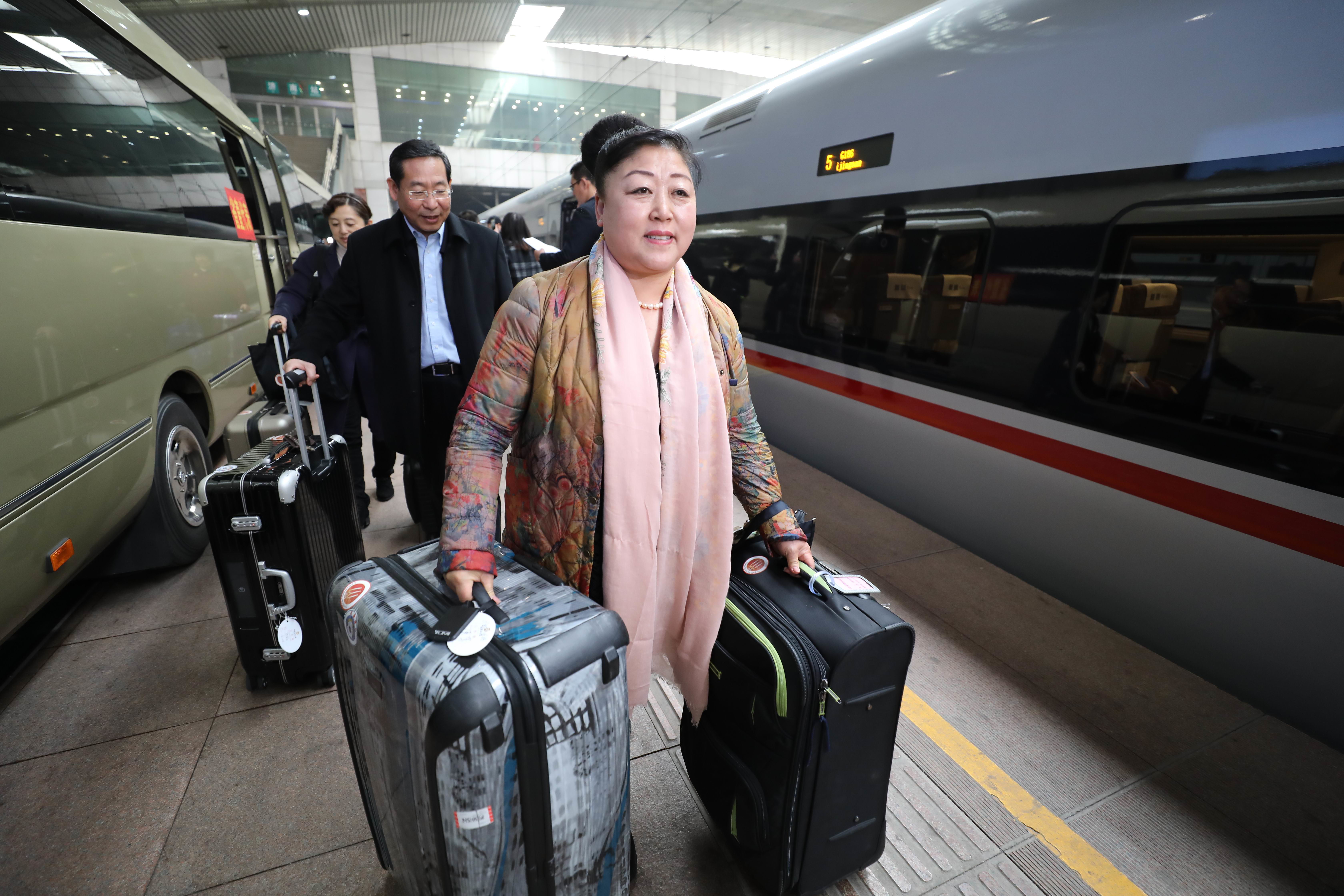 住鲁全国人大代表抵京