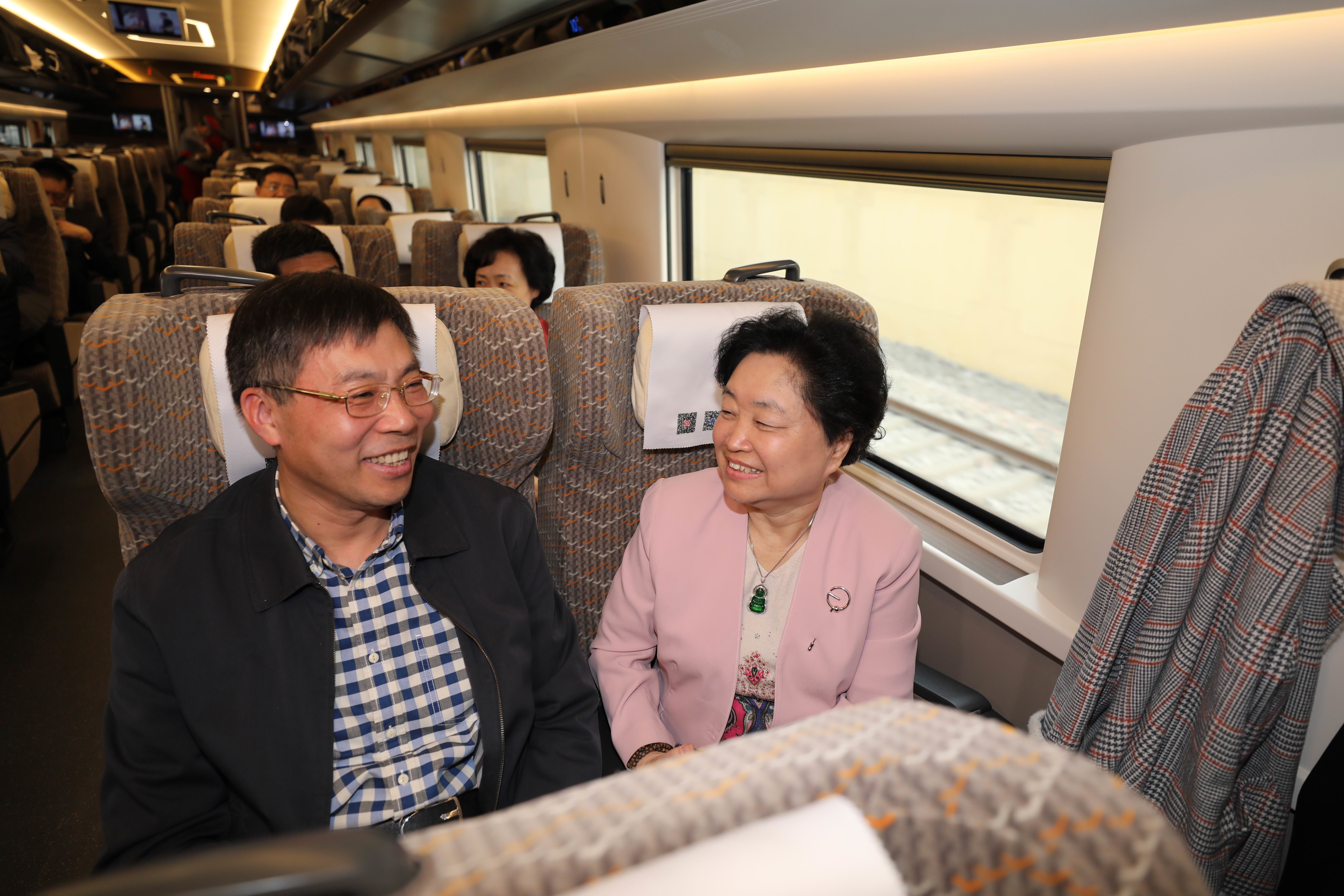 住鲁全国人大代表抵京