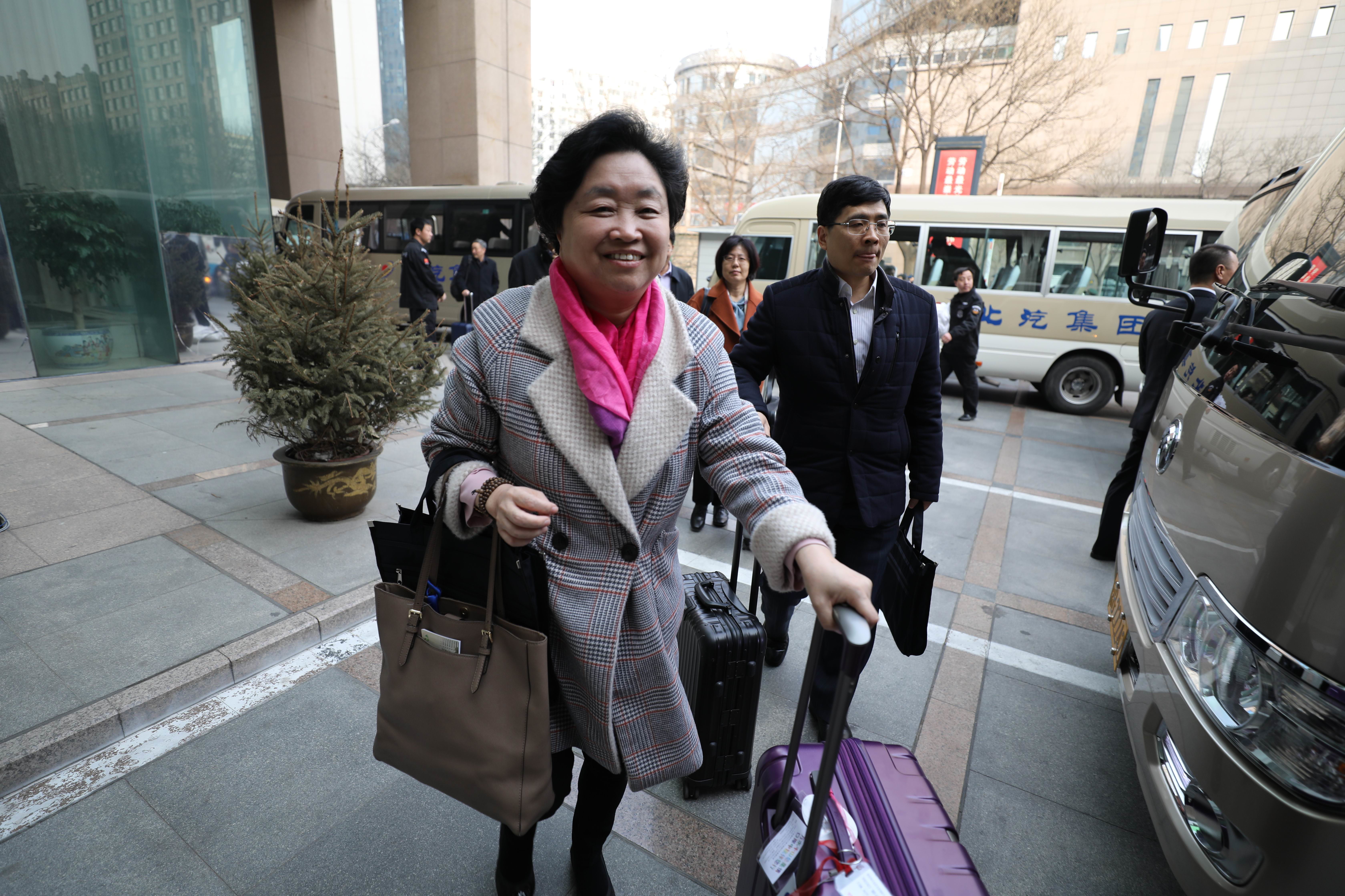 住鲁全国人大代表抵京