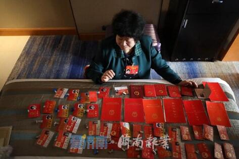 “五级”人大代表刘英才和60多个代表证