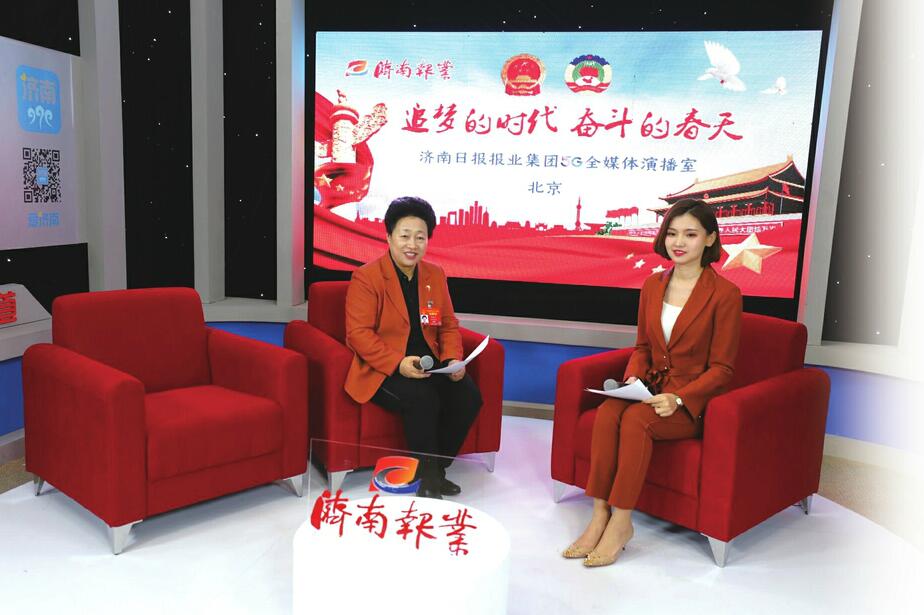 “5G+4K”助力两会盛况报道 济报全媒体演播室启用