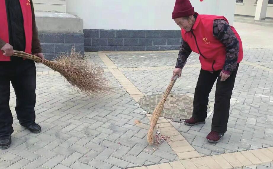 [温暖泉城]“红马甲”让村庄靓起来 