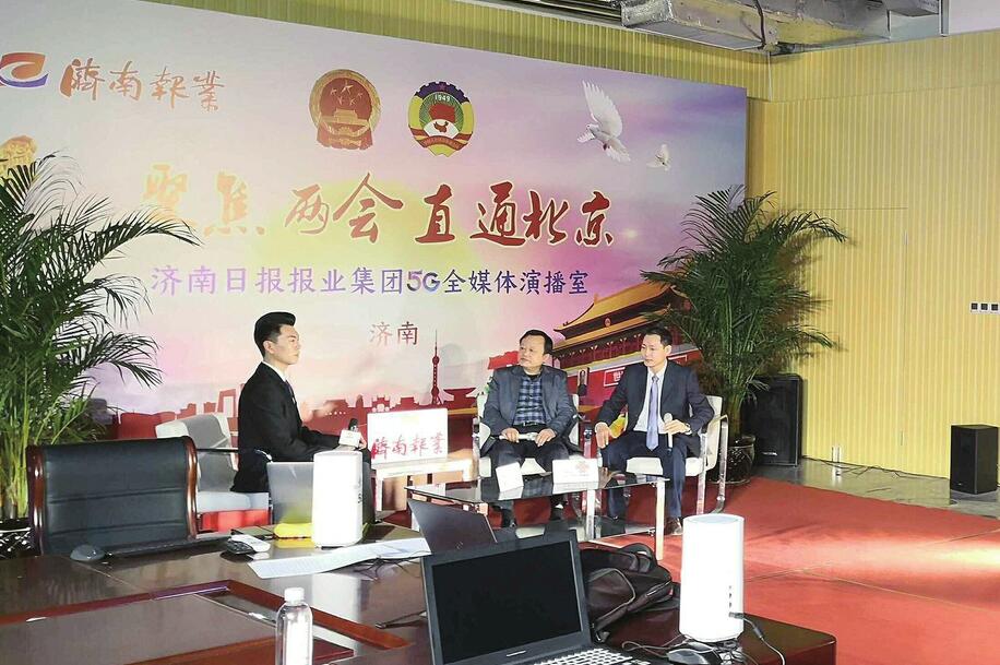 全媒体演播室邀请专家谈“机器人医生”