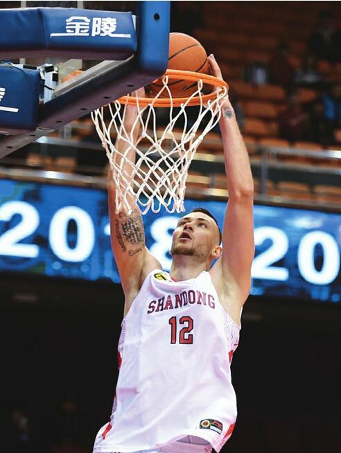 狂胜江苏 一箭双雕！山东男篮本赛季首获五连胜 季后赛门票基本到手