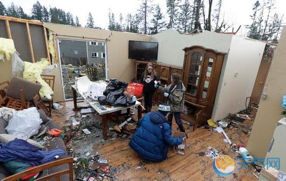 惊呆了!美国南部龙卷风具体什么情况?龙卷风是台风吗