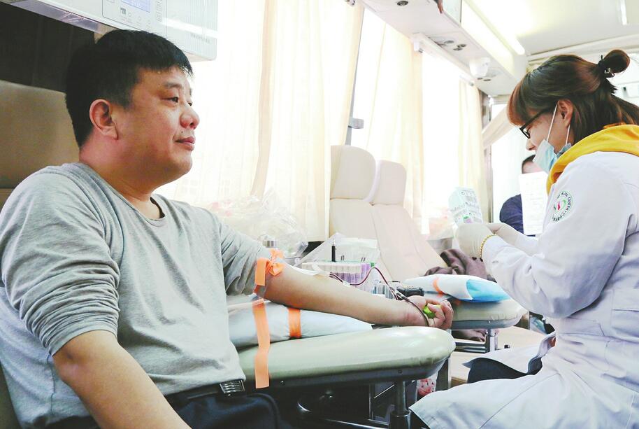 刘成德之子刘安传承雷锋精神——“父亲一辈子都在做的事我也要接着做！”