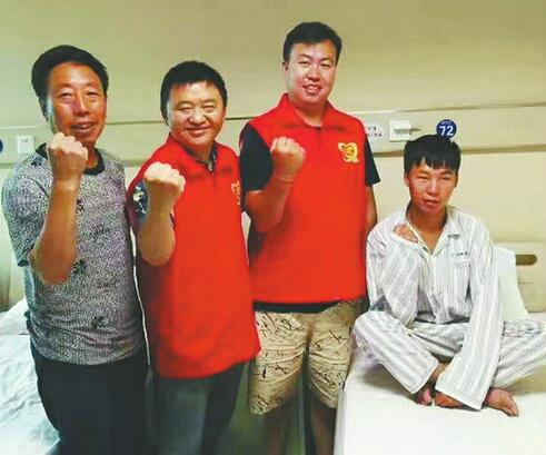 [温暖泉城]“一生做好人 一生做好事”48岁“好好哥”创办公益爱心群 