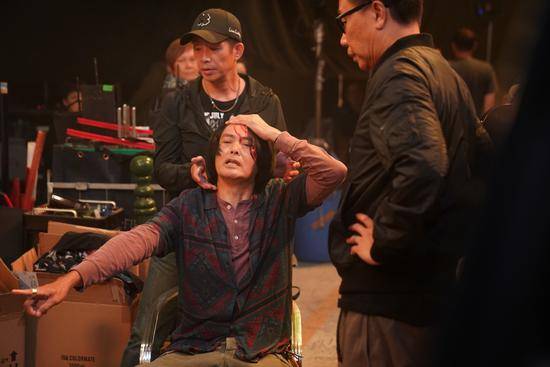 发生了什么？周润发受伤缝五针 还原发哥受伤详细始末