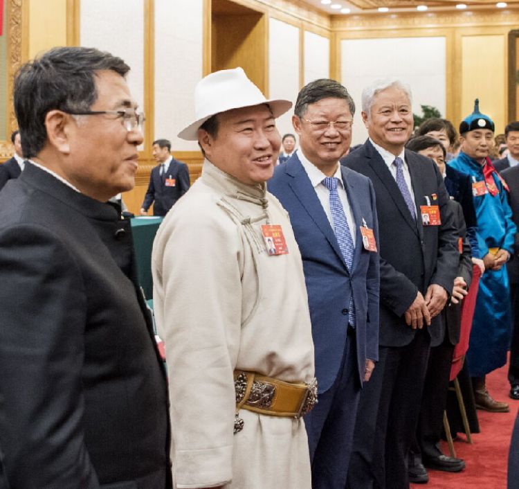 习近平的两会时间