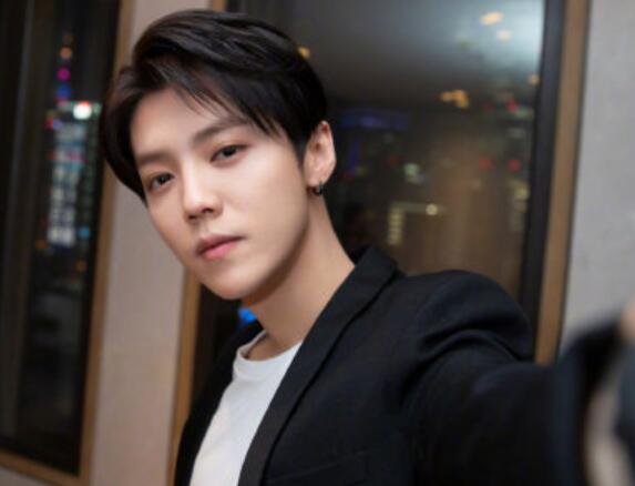 鹿晗发民国表情包 这到底是个什么梗?