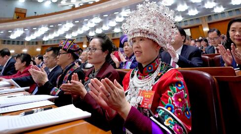 十三届全国人大二次会议举行第二次全体会议