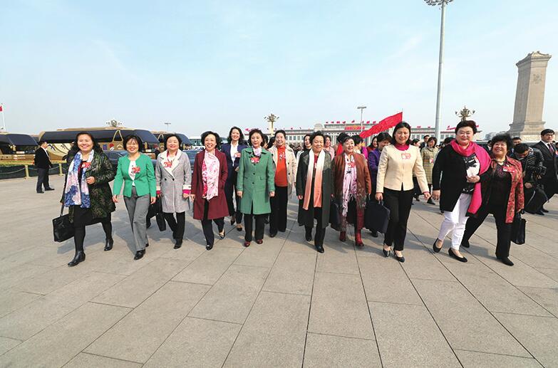 女代表喜迎节日