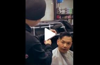 本尊回应了什么情况？发型师周杰伦上线 这到底是个什么梗？