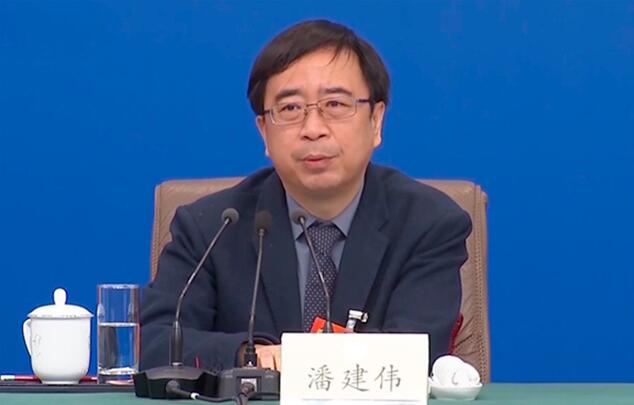 全国政协委员潘建伟记者会上谈履职再引“量子热”