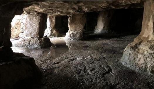 千岛湖附近发现20多个古石窟引发众多猜想